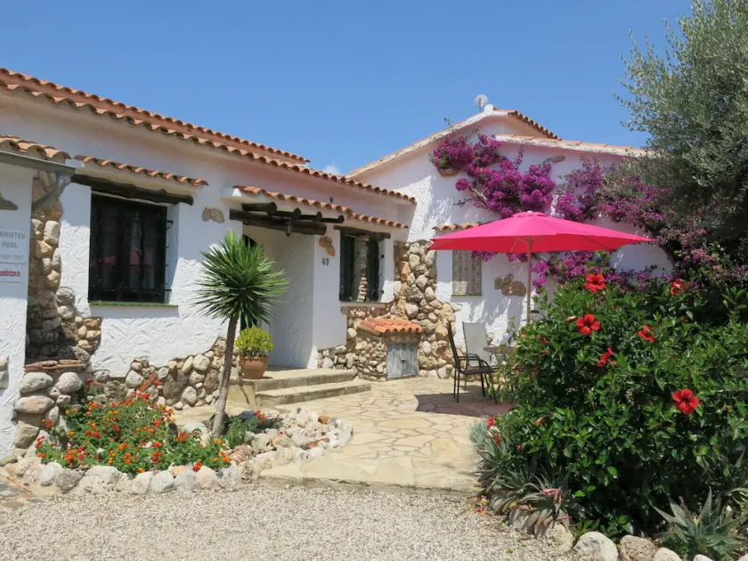 Vacation villas with beautiful garden, pool, 120 m to the sandy beach - Image 1