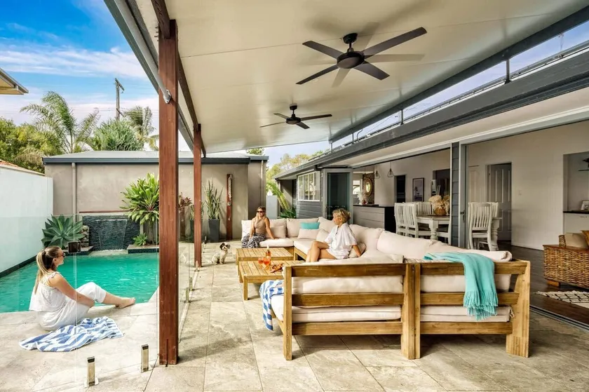 Dog Friendly House Opposite Bokarina Beach - Image 1