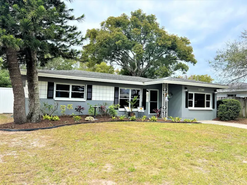 Cozy in Clearwater - A Quiet 4 Bedroom Home Minutes to the Beach. - Image 1
