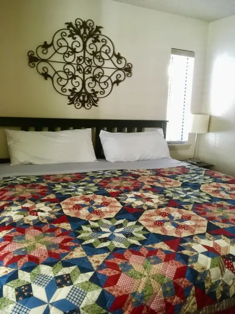 One bedroom Condo with Free Parking/Gym - Image 1