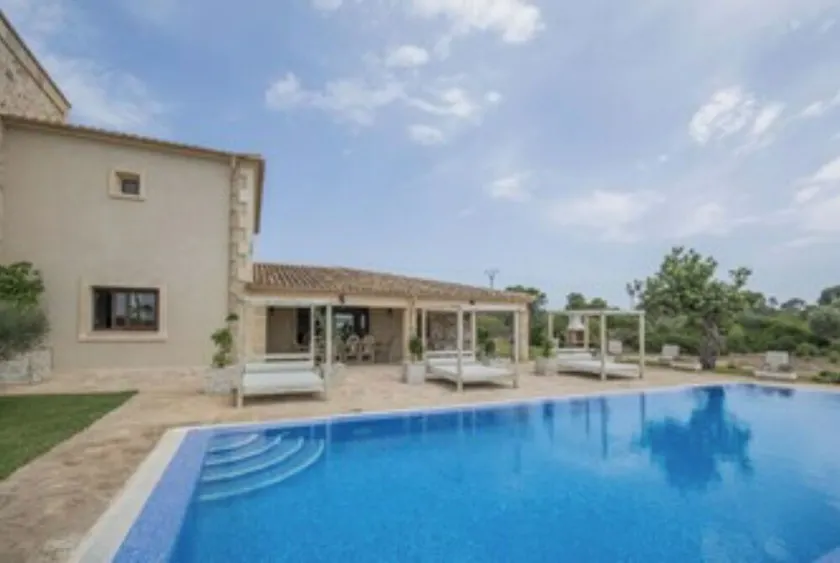 Villa with pool in front of Es Trenc - Image 1