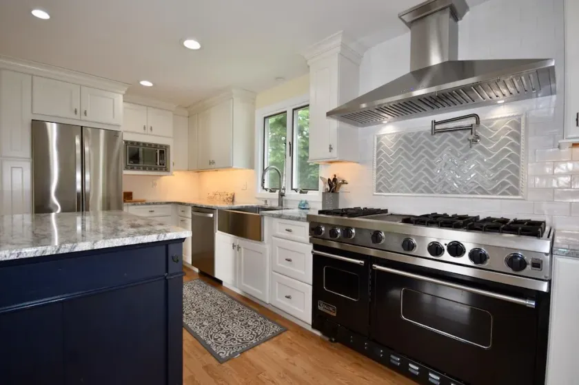 Osterville- Spacious, family friendly renovated 3BR, Outdoor shower & Beach Pass - Image 1