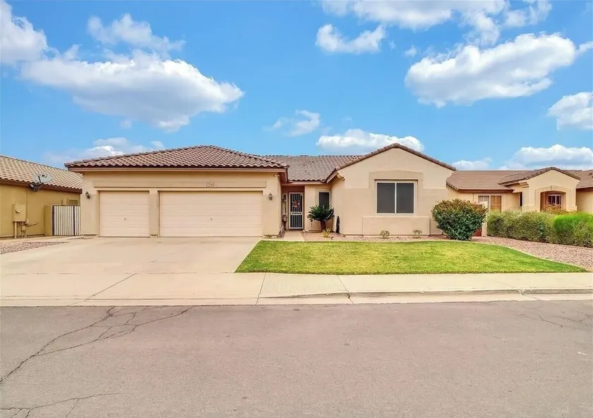Spacious 4 bed🏡 Sparkling Pool💦 Game Room🎮 Pool Table🎱 Arcade🕹 Sleeps 18 - Image 1