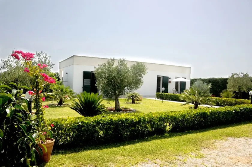 Villa confortable entourée de verdure près de la mer, Torre dell'orso et Otranto - Image 1