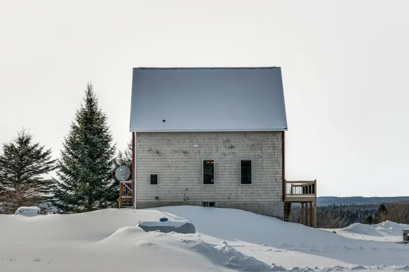 2Br Hilltop Retreat on 12 Acres! Vast Trail Access - Image 1