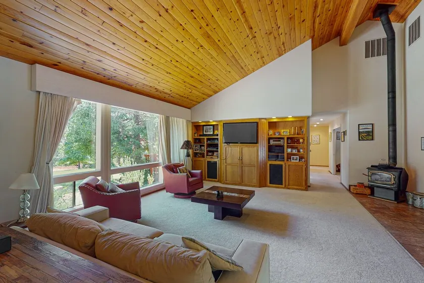 Secluded home near Yosemite & Bass Lake with private hot tub & mountain views - Image 1