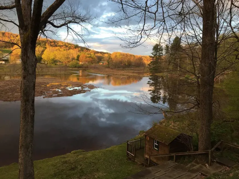 Private Lakefront Cottage, Panoramic Lake Views.  Fish, Row, Kayak, Pet-Friendly - Image 1