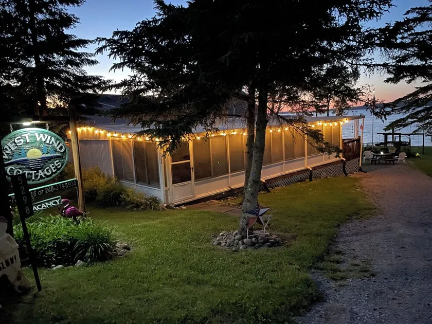 Hubbard Lake Aircondition Mobile Home Stay - Image 1
