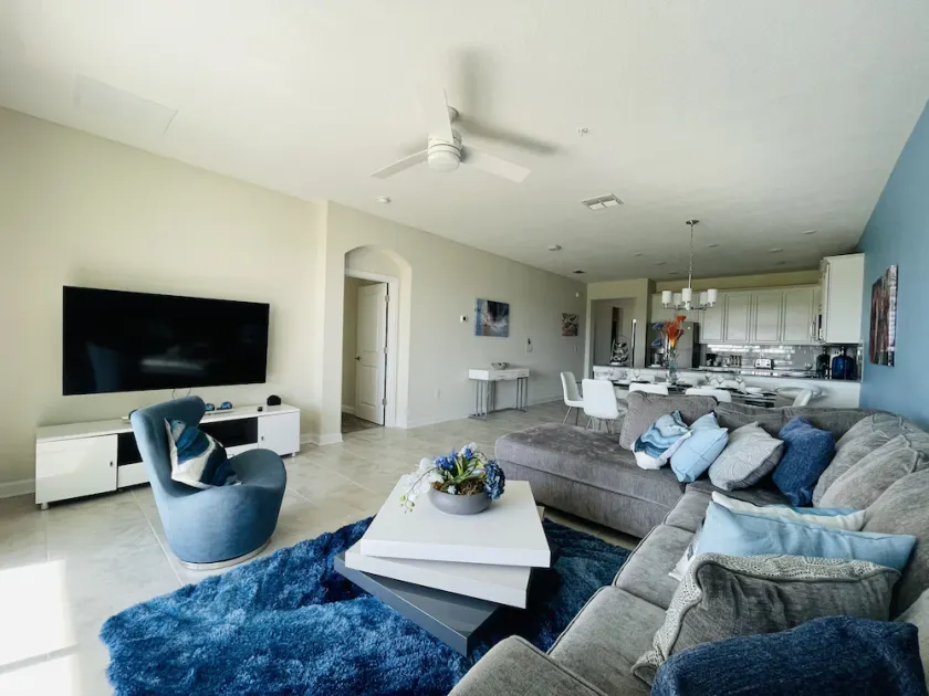 LUXURY RESORT & GOLF CONDO MIN CLOSE TO DISNEY - Image 1