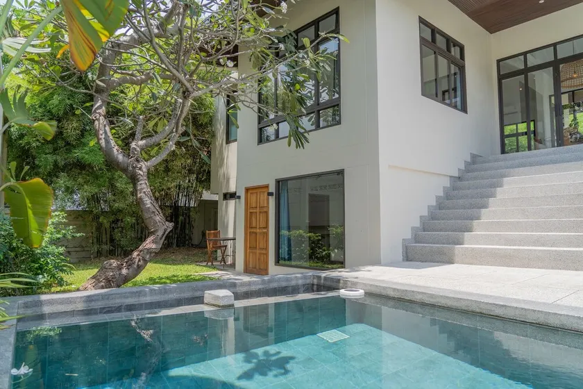 3 BR/ 3 BA, up to 7 guests, private pool, located 5' from the beach - Image 1