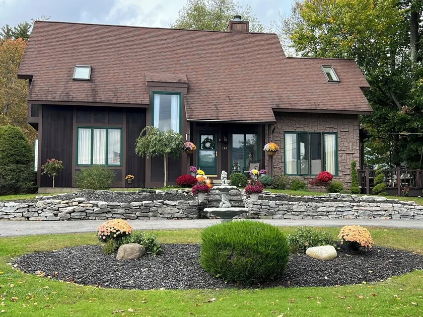 Lake House With Dock in premier neighborhood on Assembly Point in Harris Bay. - Image 1
