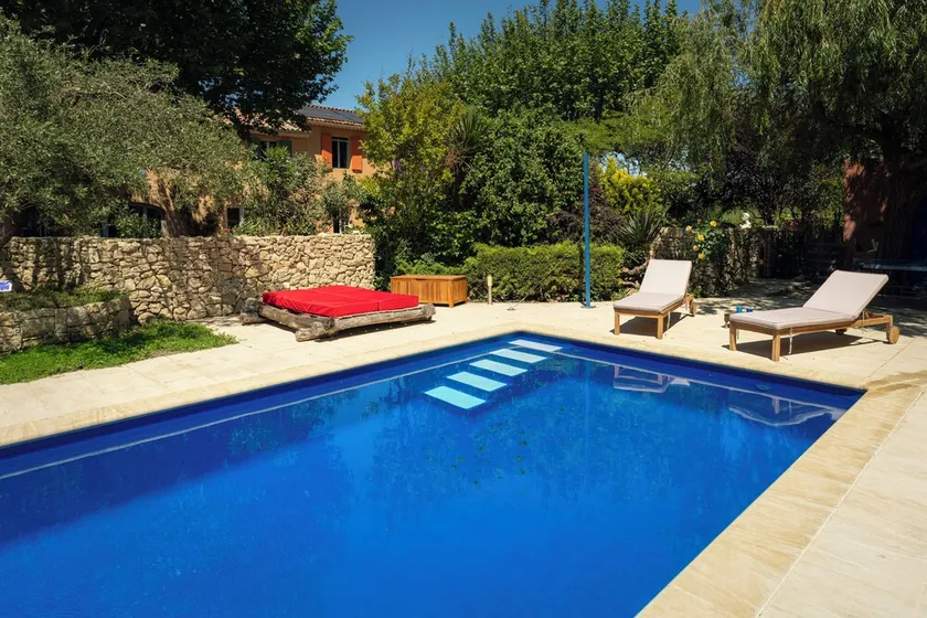 Quiet, charming farmhouse with large swimming pool and Mont Ventoux view Ideal for families - Image 1