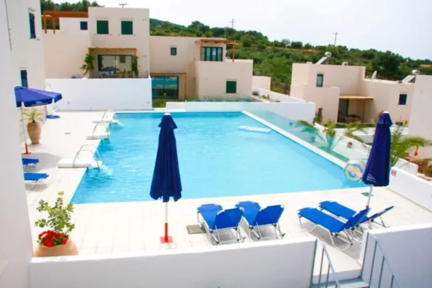 Island-style 3 bedroom house! - Image 1