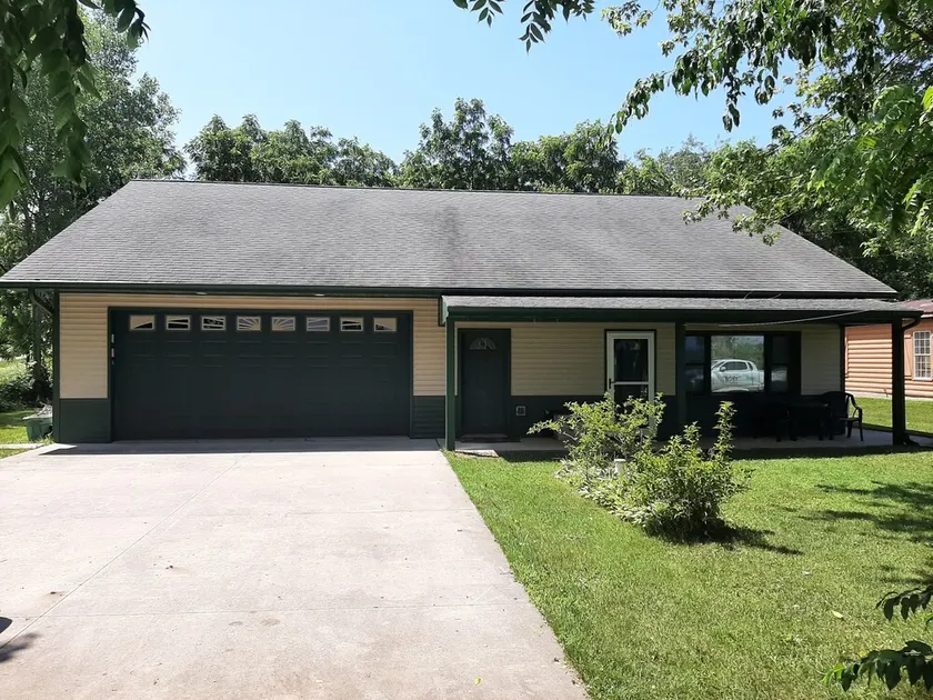 Green Lake View Cottage - Image 1