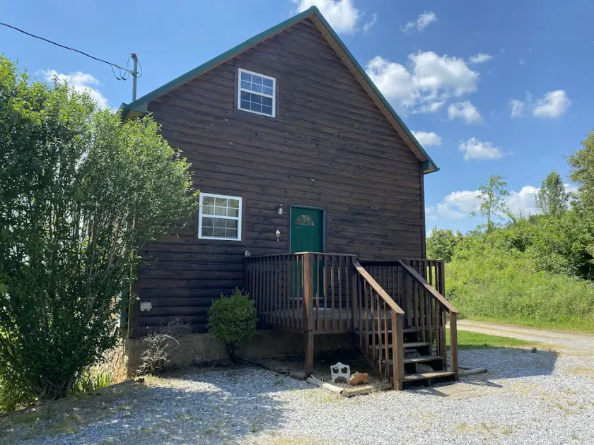 Bring the boat! 2 bedroom  cabin on Flat Creek on Douglas Lake with lake access - Image 1