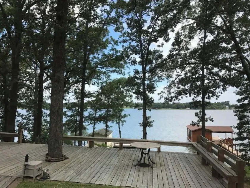 Lakehouse Getaway! - Image 1