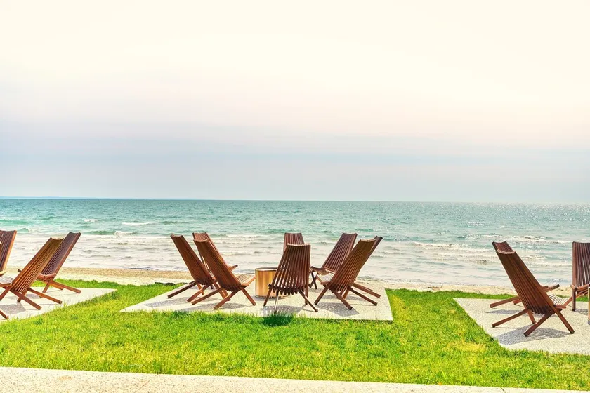 Suite 213: Beautiful 3-Bedroom Beachfront Townhouse - Image 1
