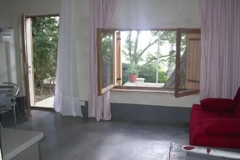 Charmantes Mazet, komplett renoviert, sehr ruhig, im Pinienwald, nahe dem Zentrum - Image 1