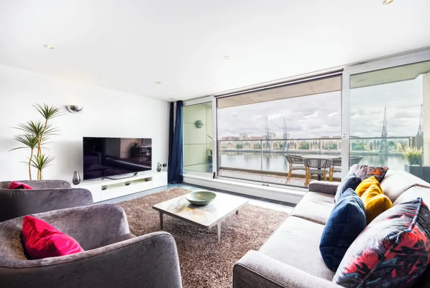 Koks Mews 2 Bed 2 Bath Executive Apartment - Image 1