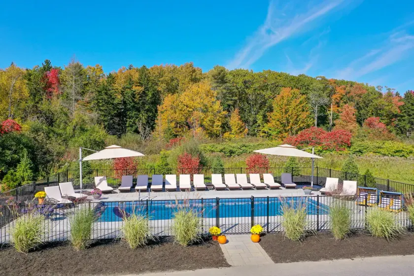 HEATED SALTWATER POOL, Pickleball. Higgins Beach Estate~sleeps 32.  12 min to DT - Image 1