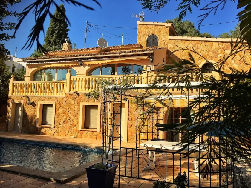 Villa authentique,AC,WIFI, très privé,jardin tropical,piscine privé,mer à 1km - Image 1