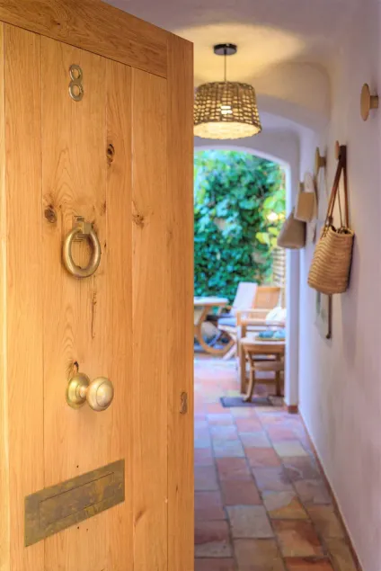 One minute walk from the port,  private pool and car park - Image 1