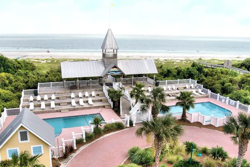 Luxury cottage with pools & multiple decks, 1/2 block to beach - Image 1