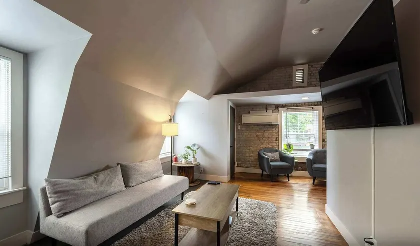Close to Stadiums, Downtown Cincy, & more, 1BR Apt - Image 1