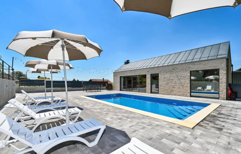 Luxurious home in Dugo Selo with sauna - Image 1