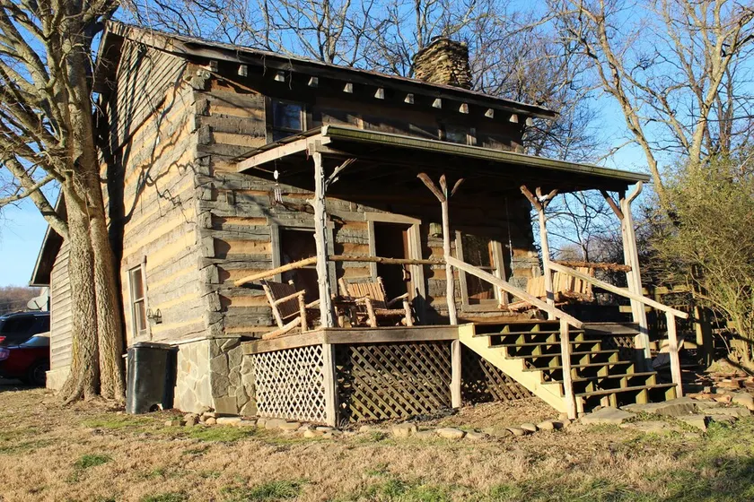 Step back in time a charming 1880 historic cabin - Image 1