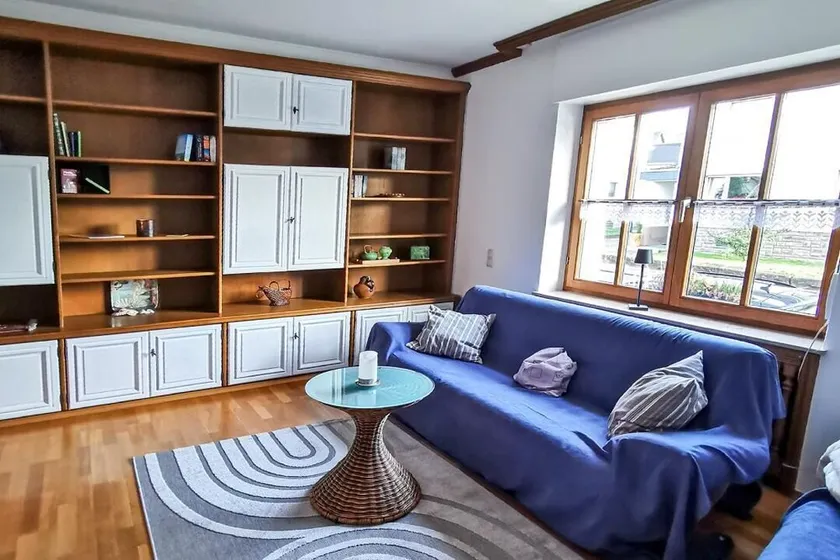 The beautiful apartment with separate entrance is on the 1st floor and accessible via 7 steps. The apartment is quietly located and only a few minutes away from the town center. The living space of 62 sqm consists of one bedroom with a... - Image 1