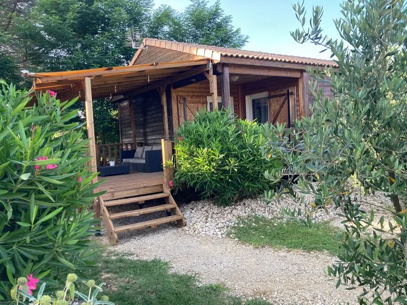 Charmerende aircondition-hytte med pool til 6 personer, ideel til 8 personer - Image 1