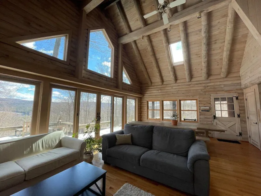 Treetop Hideaway in Tyringham - Image 1