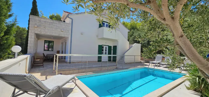 Villa mit privatem Pool, Meerblick, Terrassen und Gärten, 250 m zum Strand - Image 1