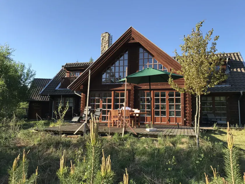 Luksus bjælkehus, midt i naturen, egen strand. Wi-fi og moderne faciliteter. - Image 1