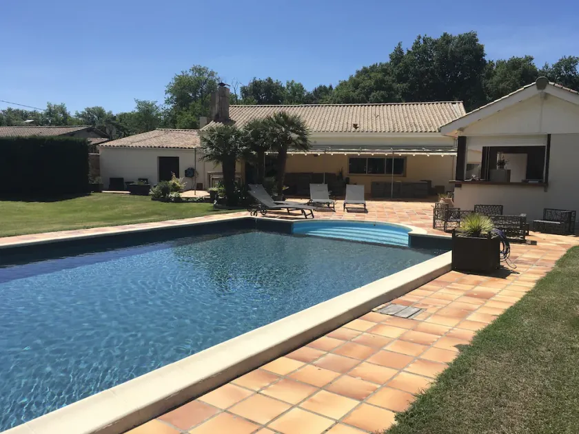VILLA MED OPVARMET POOL - Image 1
