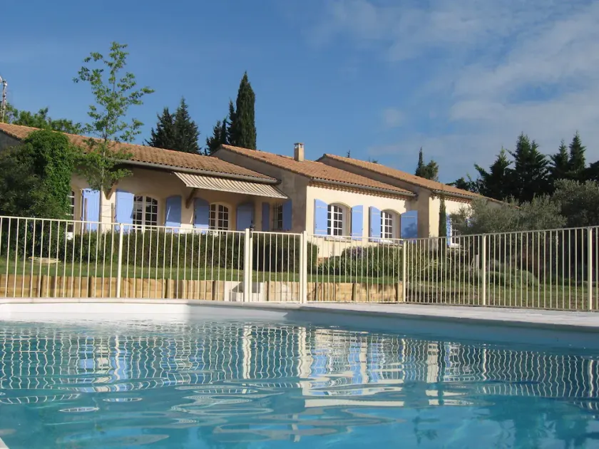 Villa provençale, campagne, calme, spacieuse (8 personnes), piscine sécurisée. - Image 1