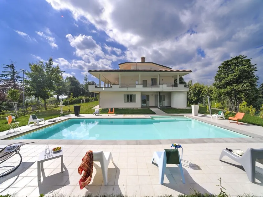 Geräumige Villa mit Pool - Image 1