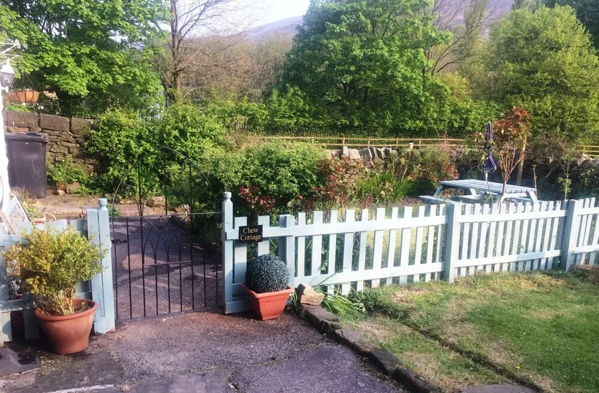 Chew Valley Cottage Saddleworth, Manchester - Image 1