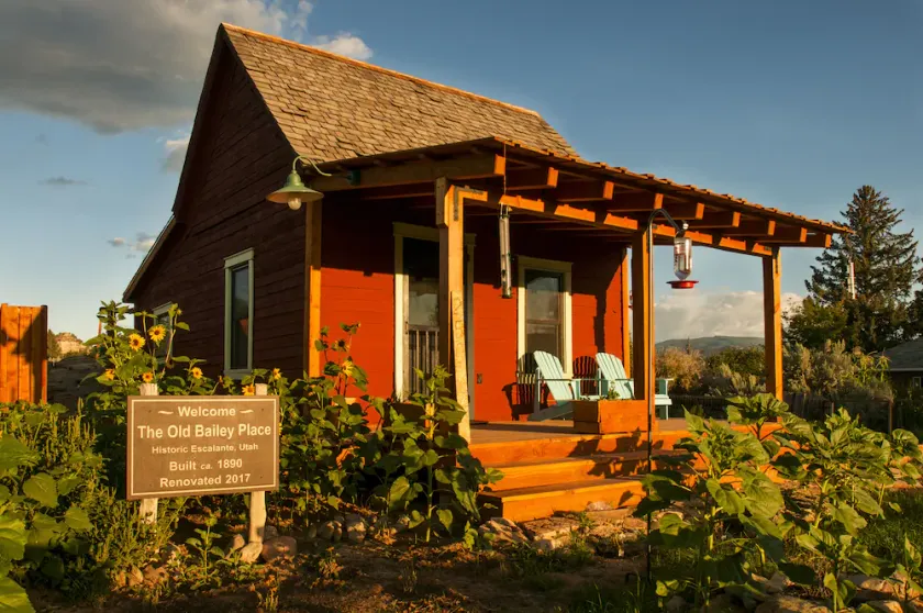 Historic Pioneer Cabin in the Heart of Canyon Country - Image 1