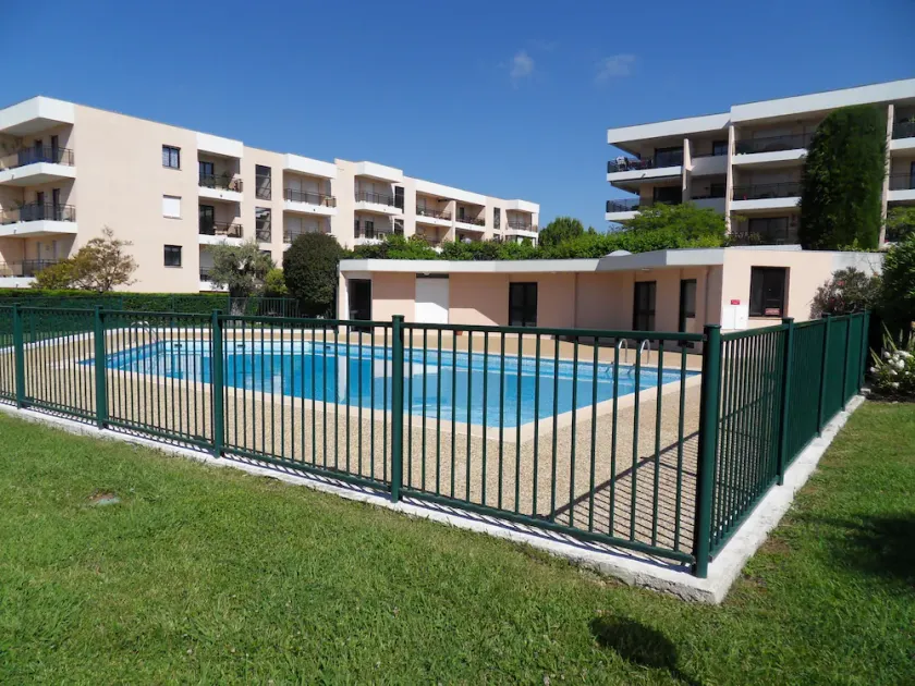 3-Zimmer-Wohnung, stehend, renoviert, Meerblick, Pool, direkt am Strand - Image 1