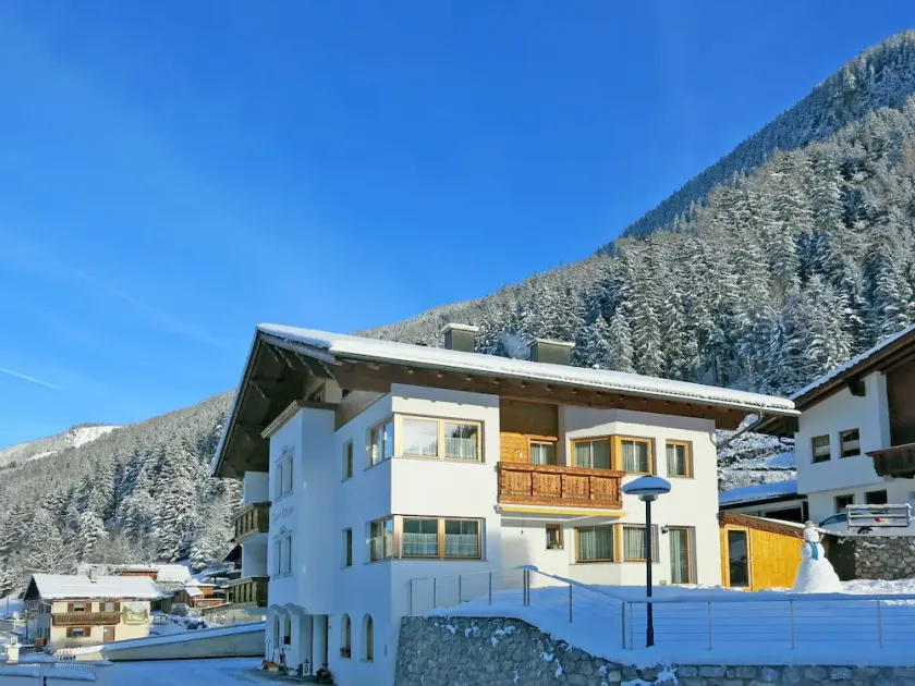 Elegante appartamento per 13 persone con WIFI, TV e balcone - Image 1