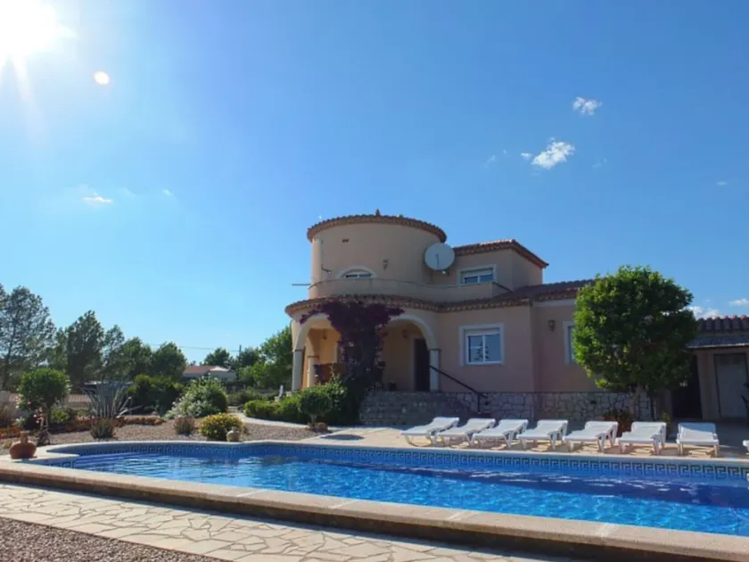 Villa Oasis WITH LARGE PRIVATE SWIMMING POOL - Image 1