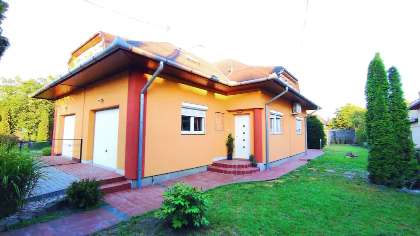 Holiday home family friendly with air conditioning - Image 1