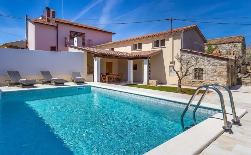 Beautiful villa with private pool, WiFi - Image 1