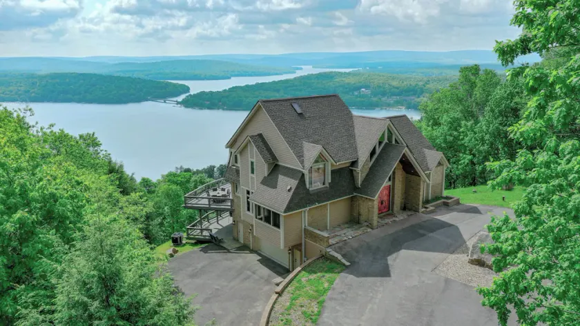 Valhalla | Vues incroyables sur les lacs, jacuzzi, sauna, salle de jeux ! - Image 1