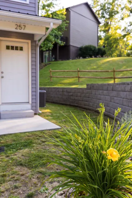Quiet and cozy new townhome minutes from the mall exit. - Image 1