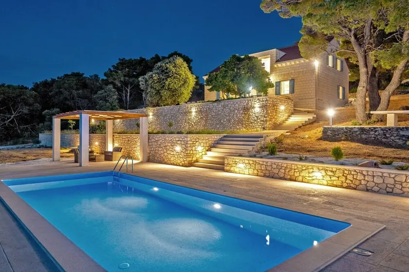 Villa Castello di Pietra Brac with Heated Pool - Image 1