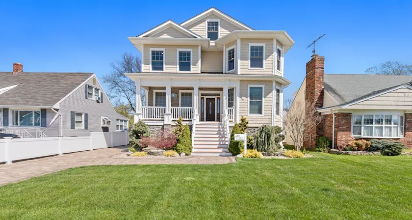 Fabulous Large Beach Home 1-block from beach & boardwalk - Image 1