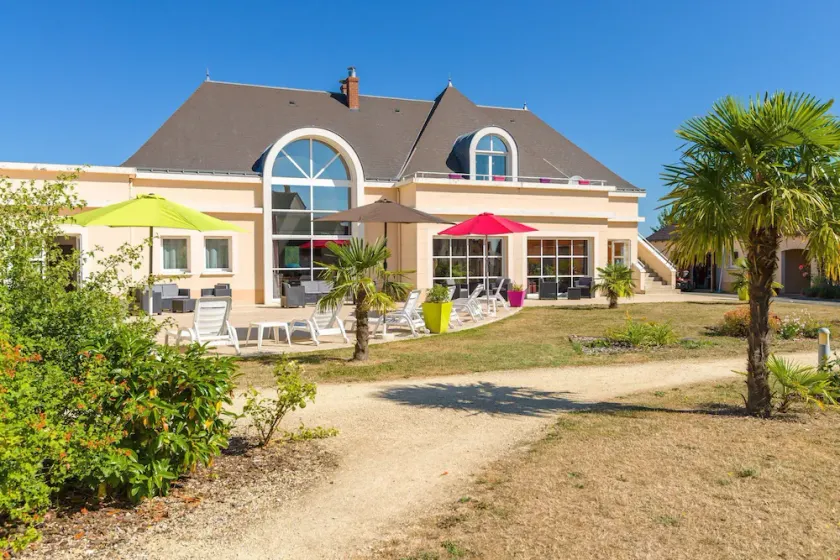 Maison ensoleillée et rustique avec terrasse / balcon + Accès piscine! - Image 1